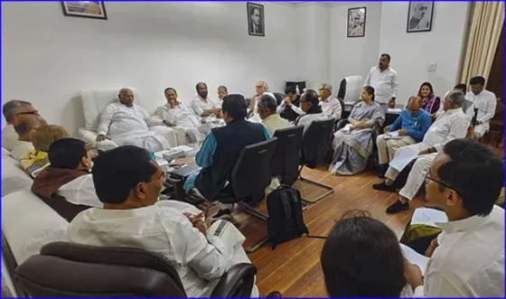 மத்திய அரசுக்கு எதிராக நம்பிக்கையில்லாத் தீர்வனம் கொண்டு வர எதிர்க்கட்சிகள் முடிவு!!