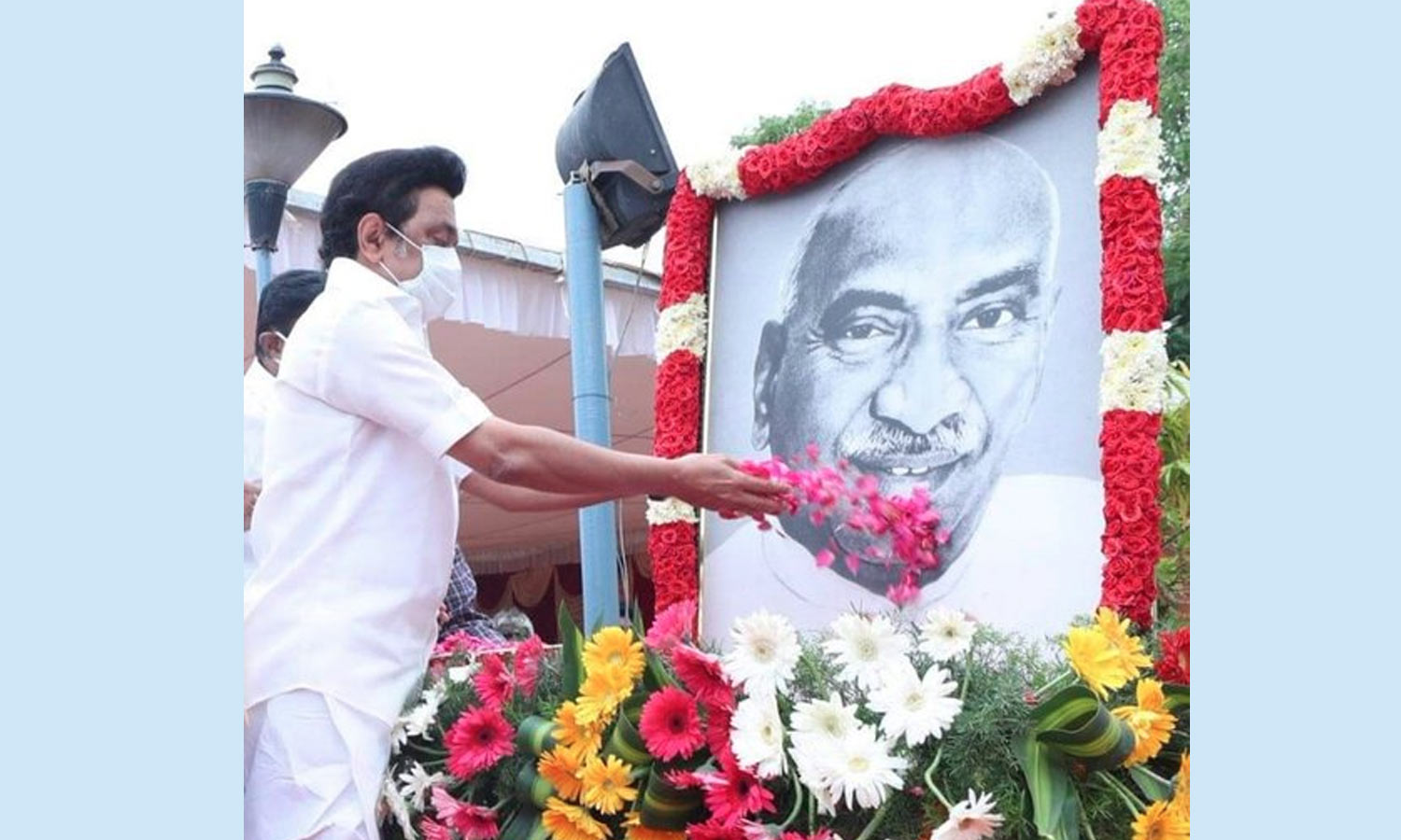 Chief Minister Stalin showered floral tributes on the occasion of Kamaraj's birthday!!