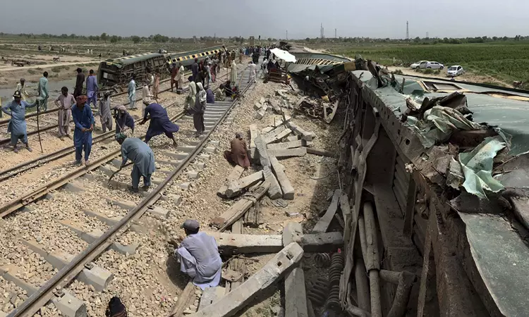 34 killed in train derailment!! The Railway Department suspended 6 officers in action!!
