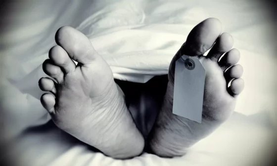 அரசு மருத்துவமனை கழிவறையில் வாலிபர் தற்கொலை… பல நாட்களுக்கு பிறகு அழுகிய நிலையில் மீட்கப்பட்ட சடலம்…