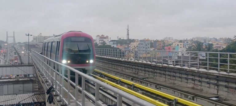 தமிழகம் கர்நாடகா மாநிலம் இடையே மெட்ரோ இரயில் சேவை… மகிழ்ச்சியடைந்த பயணிகள்!!