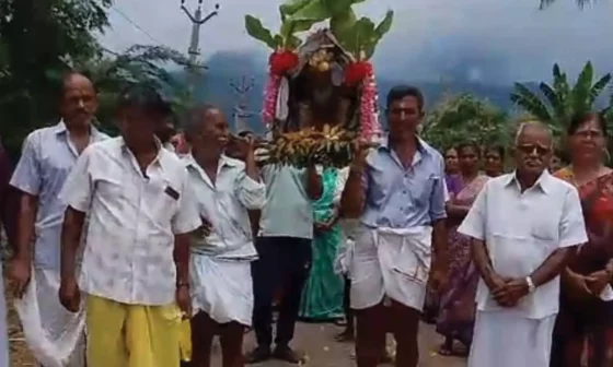 மழை பெய்ய வேண்டி வித்தியாசமான வேண்டுதல்!!! இறந்த கழுகுக்கு பாடை கட்டி ஊர்வலமாக எடுத்து சென்ற மக்கள்!!! 