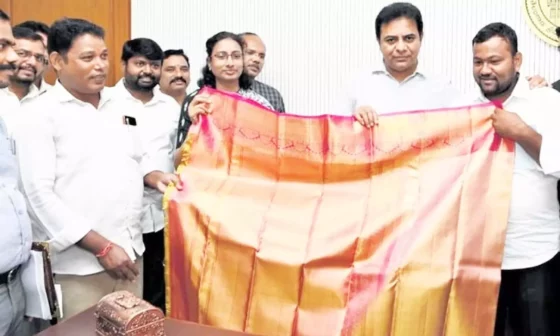 பச்சோந்தி போல நிறத்தை மாற்றும் சேலை!!! இது கம்ப்யூட்டர் கிராபிக்ஸ் எல்லாம் இல்லப்பா ஒரிஜினல்!!! 
