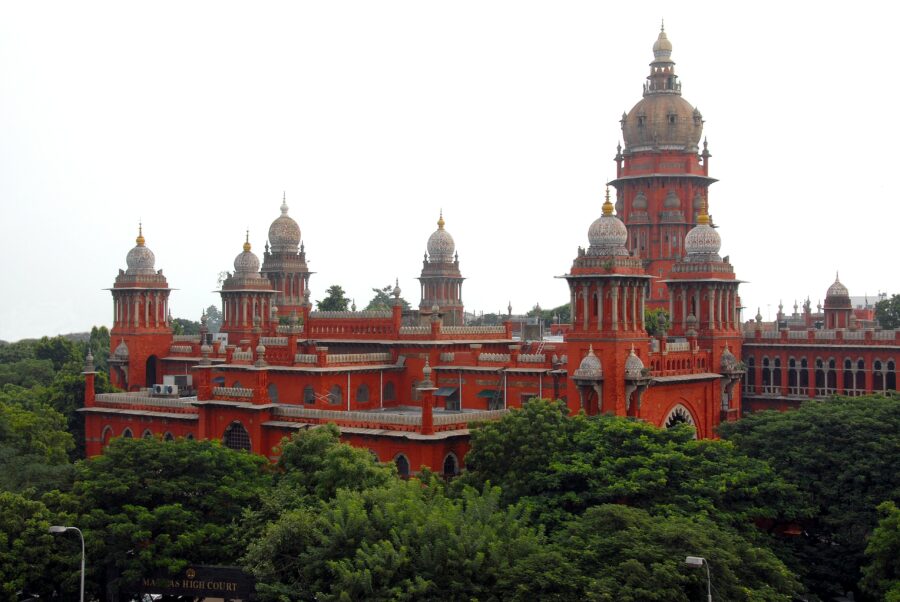 ஹிந்தியைப் புறக்கணித்தாரா ? ஐகோர்ட் நீதிபதி !
