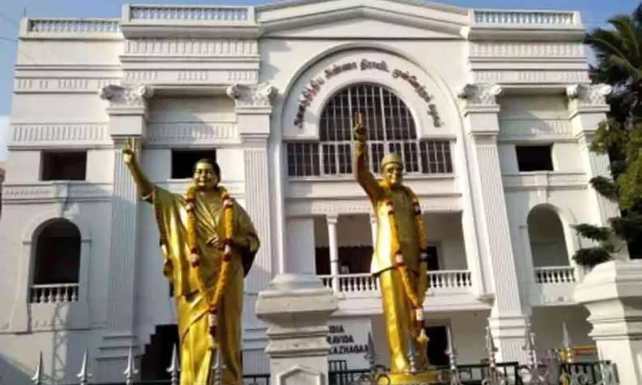ஒருவழியாக தொகுதிப்பங்கீட்டு ஒப்பந்ததில் கையெழுத்திட்டது அதிமுக கட்சி!