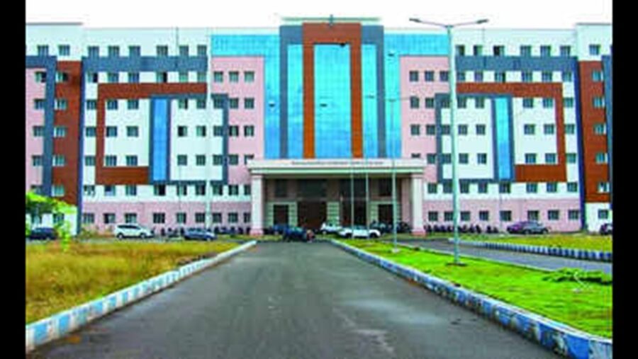 நோயாளிகளுக்கு ஹிந்தி தெரிந்திருக்க வேண்டும்..அட்ராசிட்டியை தொடங்கிய மதுரை எய்ம்ஸ் வடமாநில மாணவர்கள்..!!