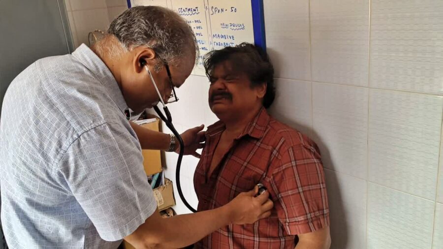 அவசர அவசரமாக டிஸ்சார்ஜ் செய்யப்பட்ட மன்சூர் அலிகான்…. என்ன காரணம் தெரியுமா..??