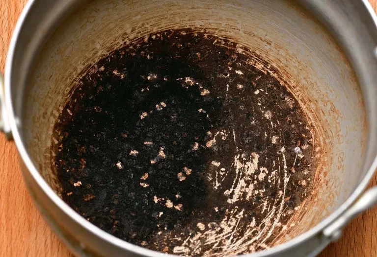 Easy way to clean burnt pan while cooking