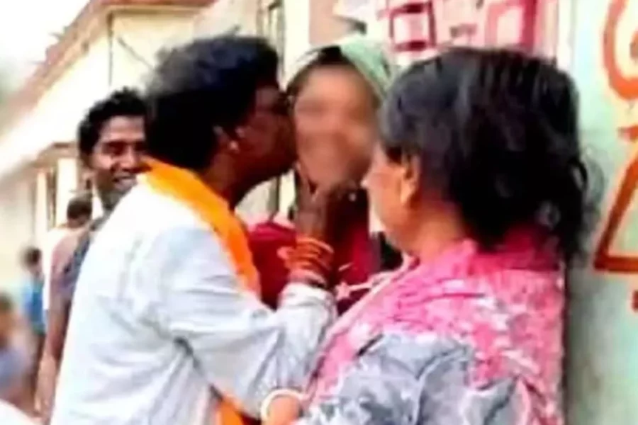 பெண்ணுக்கு முத்தம் கொடுத்த பாஜக வேட்பாளர்….. குழந்தையாக நினைத்து கொடுத்ததாக விளக்கம்..!