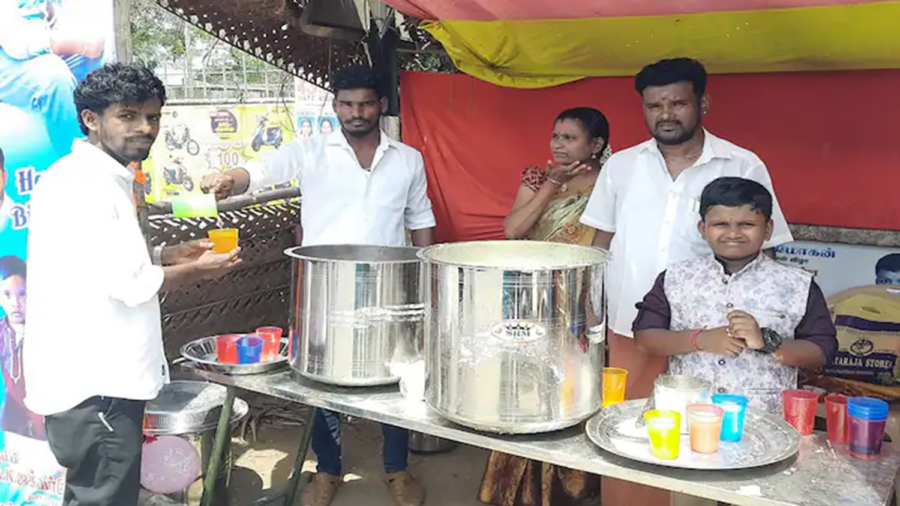 தஞ்சையில் 30 ஆண்டுகளாக பொதுமக்கள் தாகம் தீர்க்கும் தனி மனிதர்..!!
