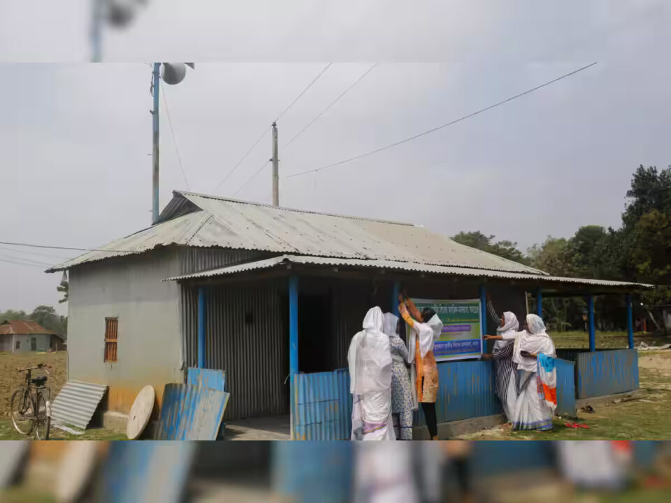 The world's first mosque opened for the third gender!