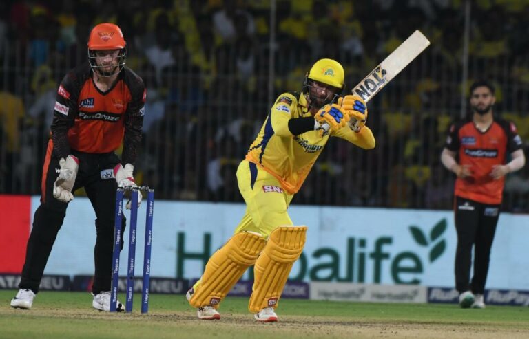dushar-deshpande-who-corrected-the-mistakes-and-bowled-well-chennai-team-defeated-hyderabad-team