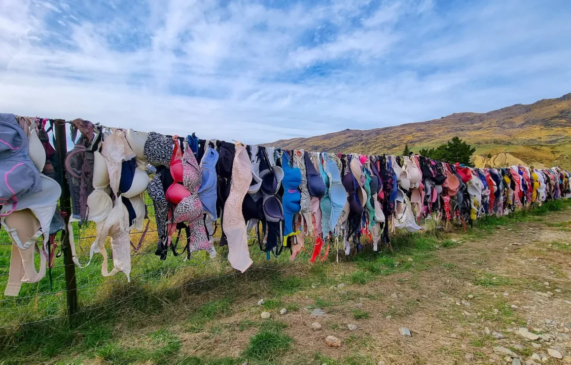 A village that does strange worship by taking off the bra!! Gathering of women!!