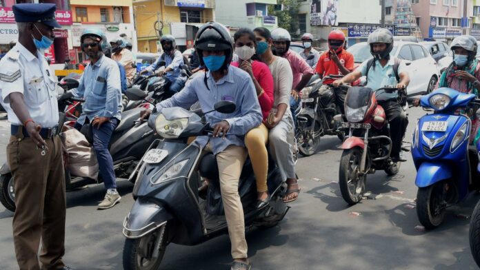 5 thousand fine per tyre..Kerala police will impose fine only on Tamilnadu vehicles..!!