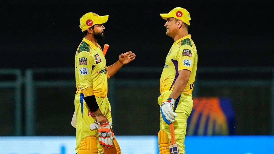 சுழலில் சிக்கிய கொல்கத்தா நைட் ரைடர்ஸ்! தோனியின் சாதனையை சமன் செய்த ரவீந்திர ஜடேஜா!