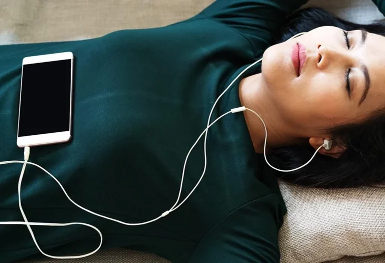 DANGER.. Do you always have Ear Phone in your ears? Make sure you know this!!