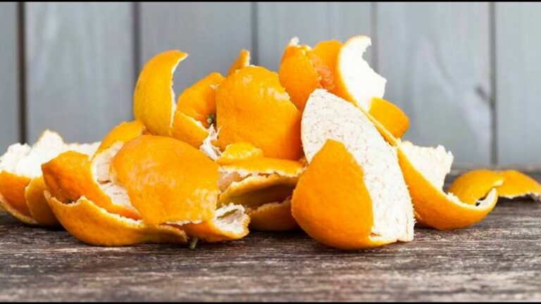 Do you want the white hairs on your head to darken naturally? So use orange peel like this!