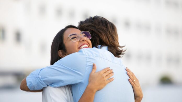 Hugging your loved one for one minute will give your body many health benefits!!