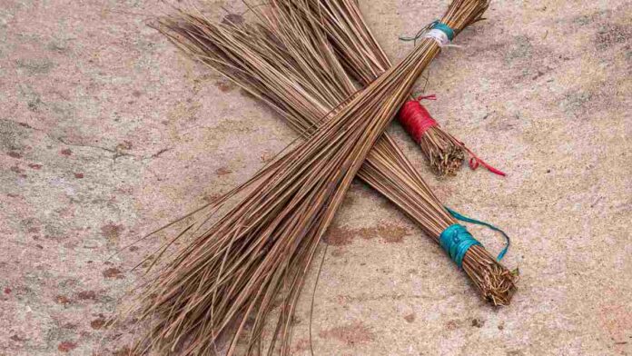 Broom Vastu Tips in Tamil