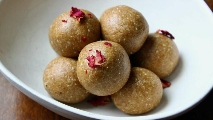 Thengai Laddu