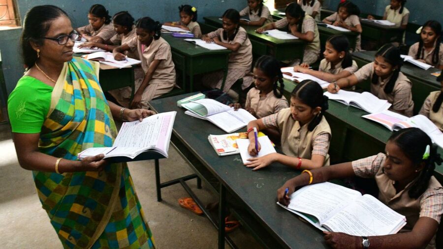 பாடவேளை மற்றும் விடுமுறையில் மாற்றம்.. பள்ளி மாணவர்கள் மற்றும் ஆசிரியர்களுக்கு வரும் குட் நியூஸ்!!