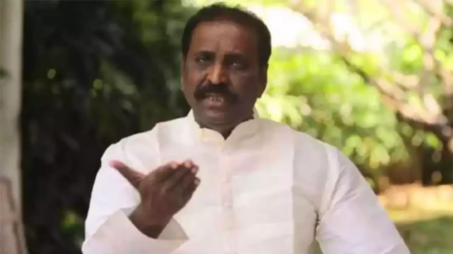 வைரமுத்துவின் முதல் பாடல் குறித்த சர்ச்சை! இறுதிவரை ஒதுக்கி வைத்திருந்த தயாரிப்பாளர்