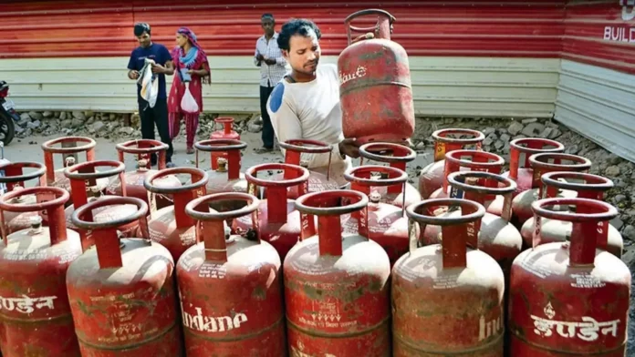 Central government's action announcement.. Aadhaar is now necessary for cooking gas cylinders!!