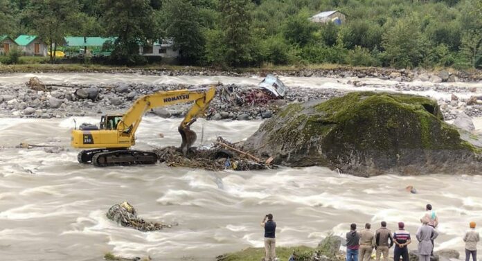 63 people with buses were swept away by the river flood! Great shock in Nepal!