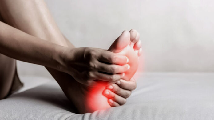 BODY NUMBNESS PROBLEM: Does your leg often go numb? So try using rock salt like this!