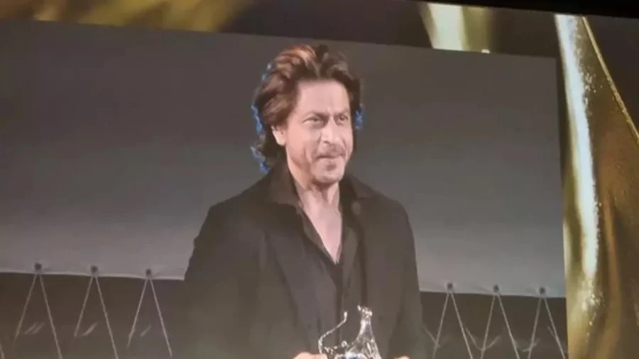 Shah Rukh Khan : வாழ்நாள் சாதனையாளர் விருது வாங்கிய நடிகர் ஷாருக்கான்!