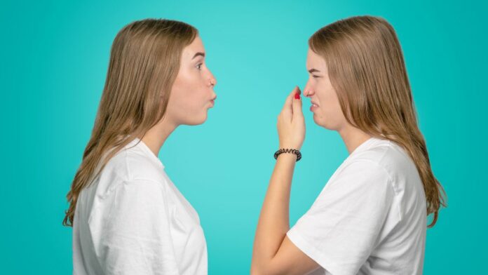 Do you have a bad smell when you open your mouth in the morning after brushing your teeth at night? Try using a spoonful of lemon juice like this!!