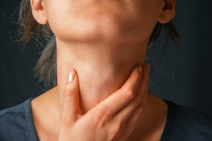 THYROID SYMPTOMS: BEWARE PEOPLE.. THESE ARE SYMPTOMS OF THYROID!!