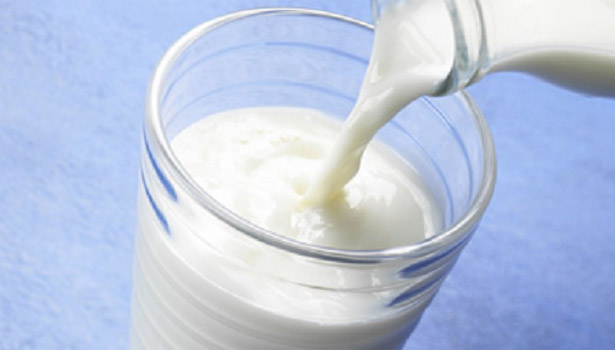 Try these tricks to detect adulteration in the milk you buy!!