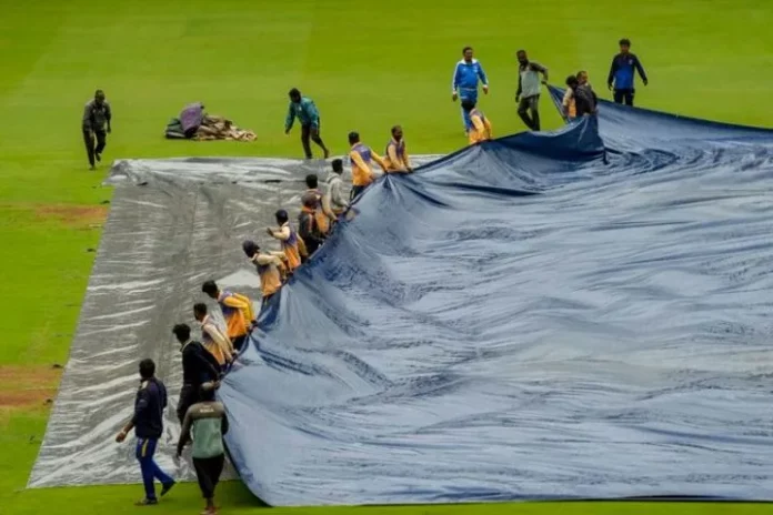 Rain that broke the game as soon as it started?? Will the India-New Zealand match continue??