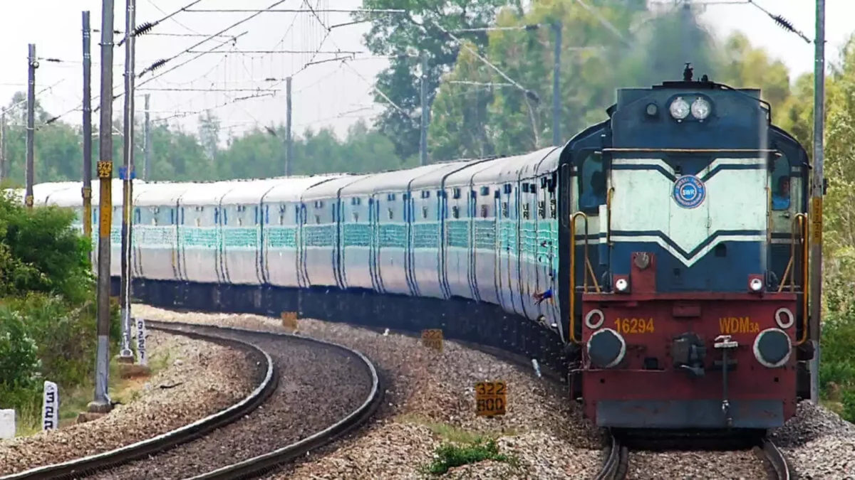 Shocking news for train passengers!! Unwashed fleeces for 2 months!!