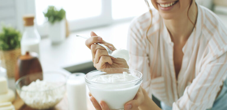 Mixing bark powder with a glass of milk and drinking it will get many benefits for the body!!