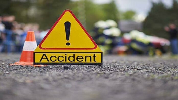 A head-on collision between a bus and a truck has taken place near Rasipurampuram in Namakkal district