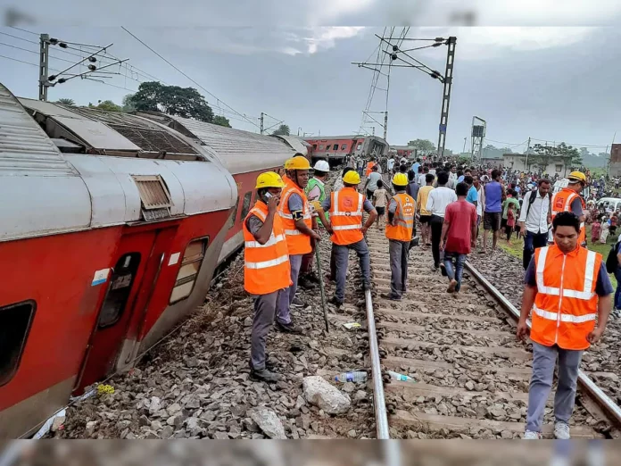 Freight train derailment accident!! 20 passenger train service canceled!!