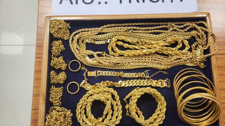 Gold jewelery worth crores seized at Trichy Airport!!