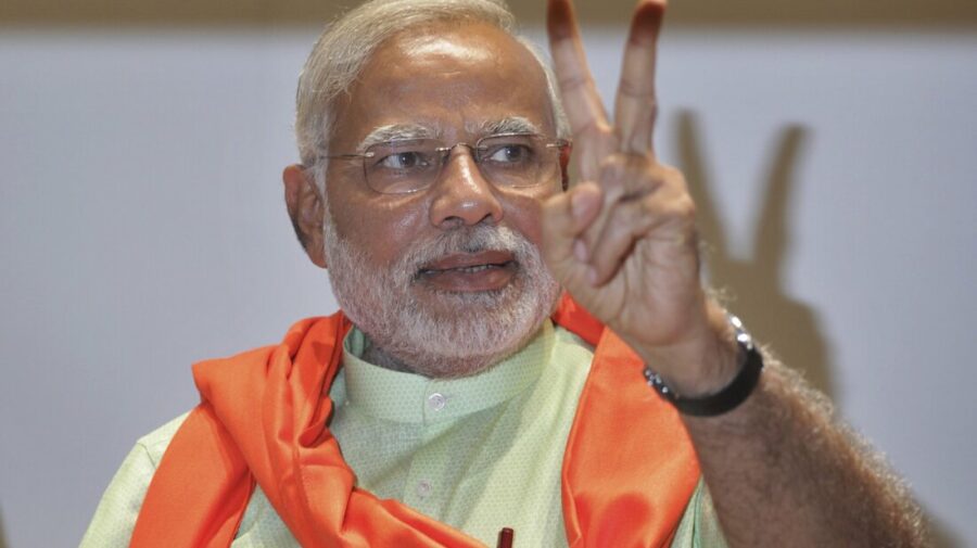 திட்டம் ரெடி ஆயுதமும் ரெடி!! மோடியை கொலை செய்வது ஒன்றுதான் பாக்கி மும்பை பெண்ணின் பகீர் செயல்!!