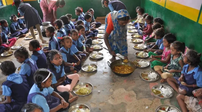 The students who washed the cooking utensils in the school!! Headmaster and cooking staff sacked!!