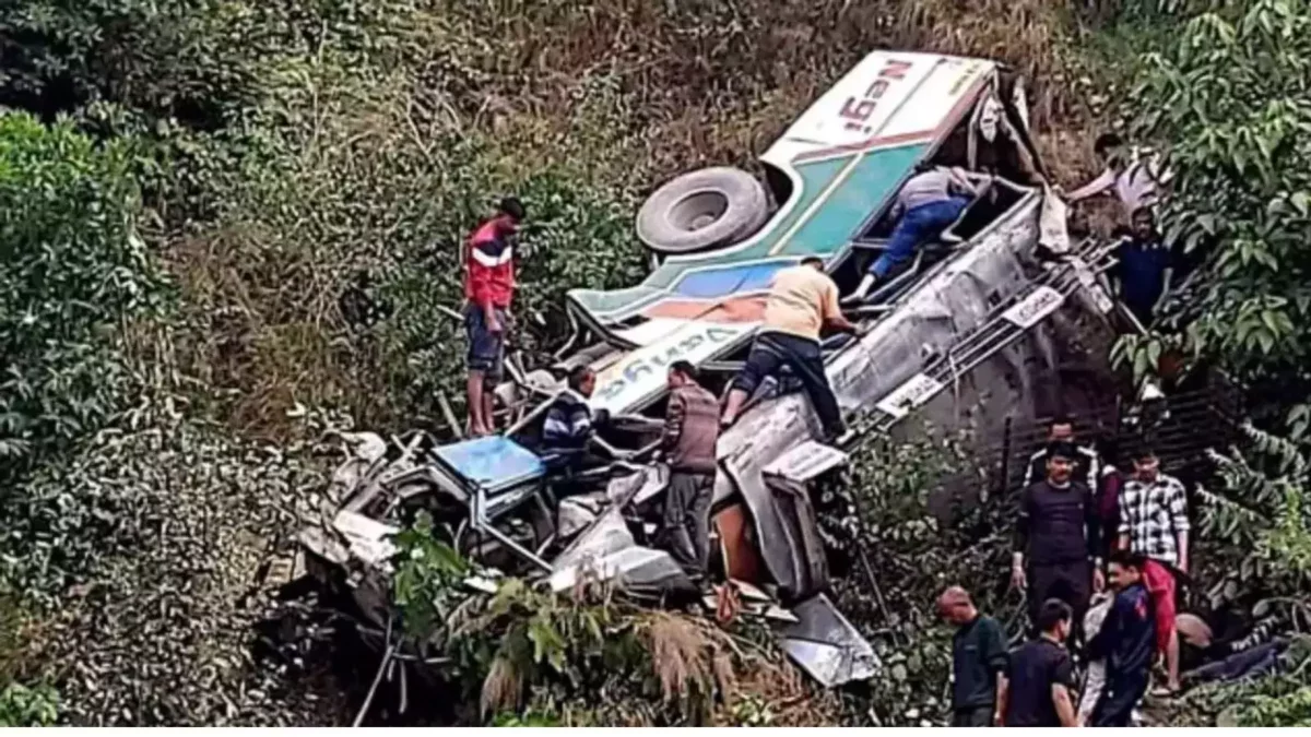 36 passengers died in a bus overturned in a ditch!!