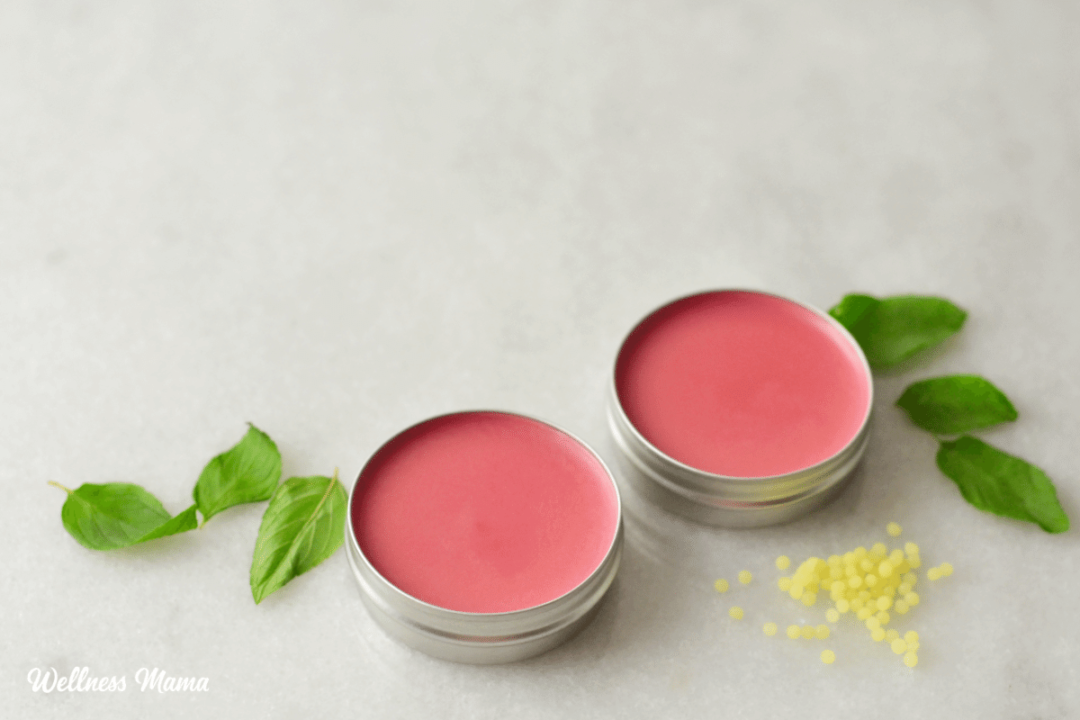 You can make lip balm at home to make your lips red!! Here are the ingredients and preparation method details!!