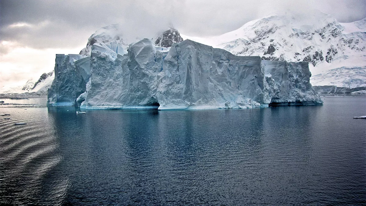 Saudi government plan to bring glaciers to Antarctica to solve water shortage