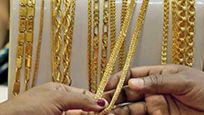 Today, gold is up by Rs 640 per swar. A Sawaran gold is selling for Rs 58,280