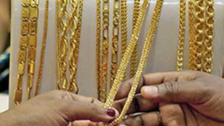 Today, gold is up by Rs 640 per swar. A Sawaran gold is selling for Rs 58,280
