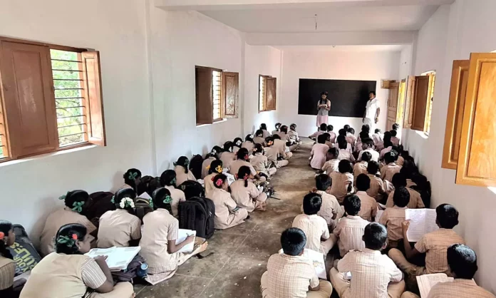 The primary school in Paraliputur panchayat has not appointed a teacher for a year