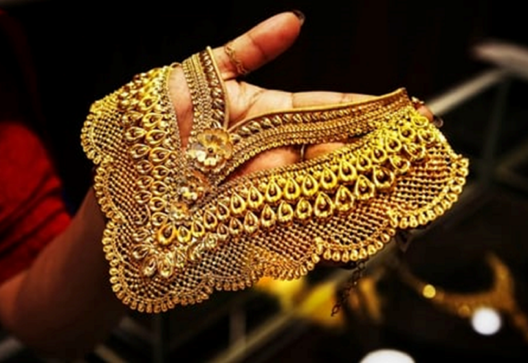 Today, a Sawaran Aparana Gold sells for Rs.56,320.