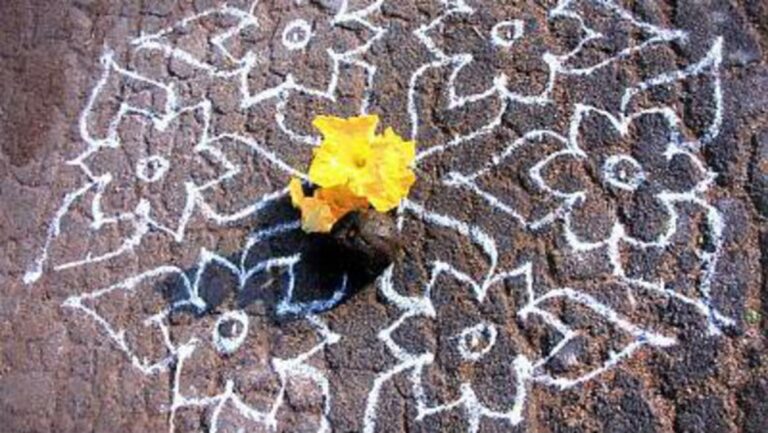 kolam-with-pumkin-flower-on-a-blob-of-cow-dung