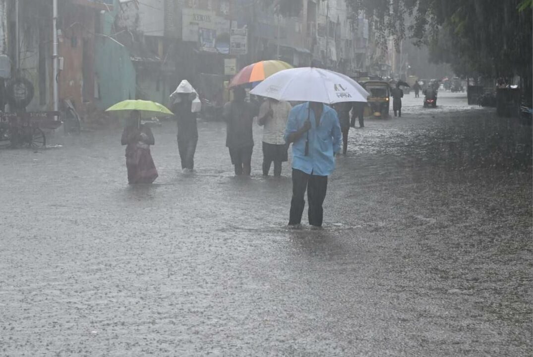 Chance of heavy rain in 7 districts till 5 pm!!